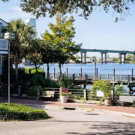 Riverwalk 118 - River & Battleship Views ウィルミントン エクステリア 写真