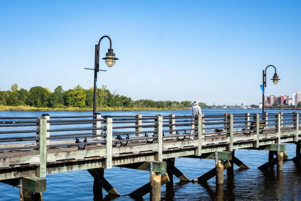 Riverwalk 118 - River & Battleship Views ウィルミントン エクステリア 写真