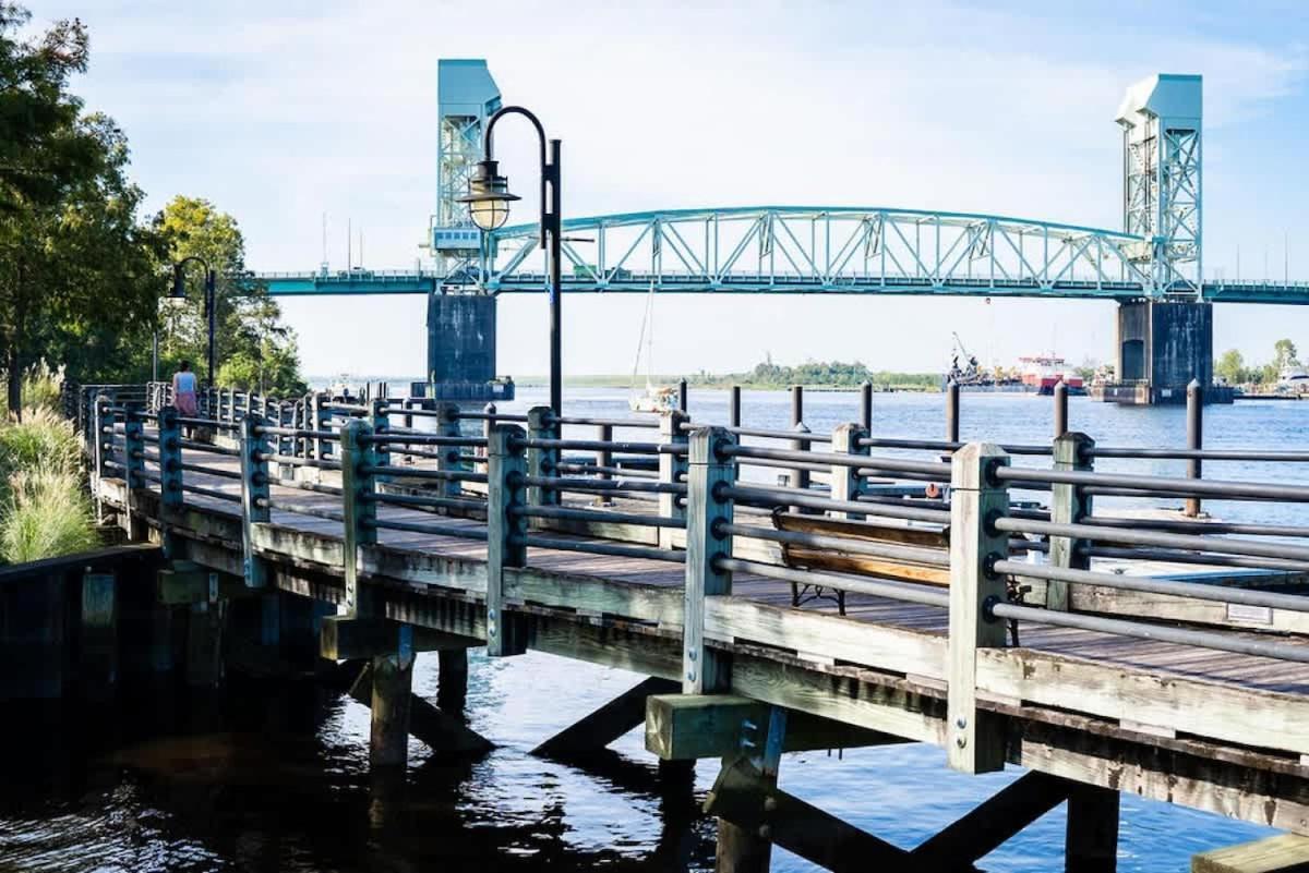 Riverwalk 118 - River & Battleship Views ウィルミントン エクステリア 写真